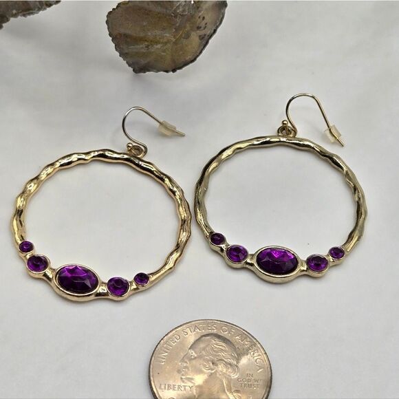 "5/$25" Hammered Goldtone Purple Glass Circle Dangle Earrings - Picture 2 of 7